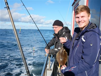 Min bror og far fisker fladfisk på Langelandsbæltet fra kutteren MS Felix.