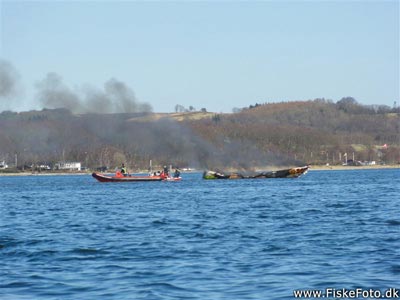 Der var ikke meget gang i fiskeriet idag. Men til gengæld så vi en båd som var gået i brand.