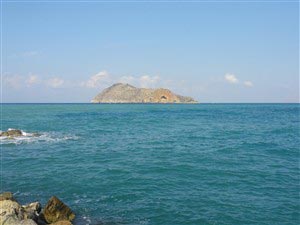 Øerne Agioi Theodoroi ud for byen Agia Marina.