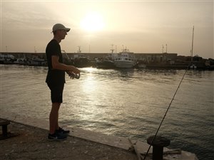 Peter fisker i Terrasini på Sicilien.