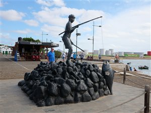Skulptur af fisker i Palmeira.